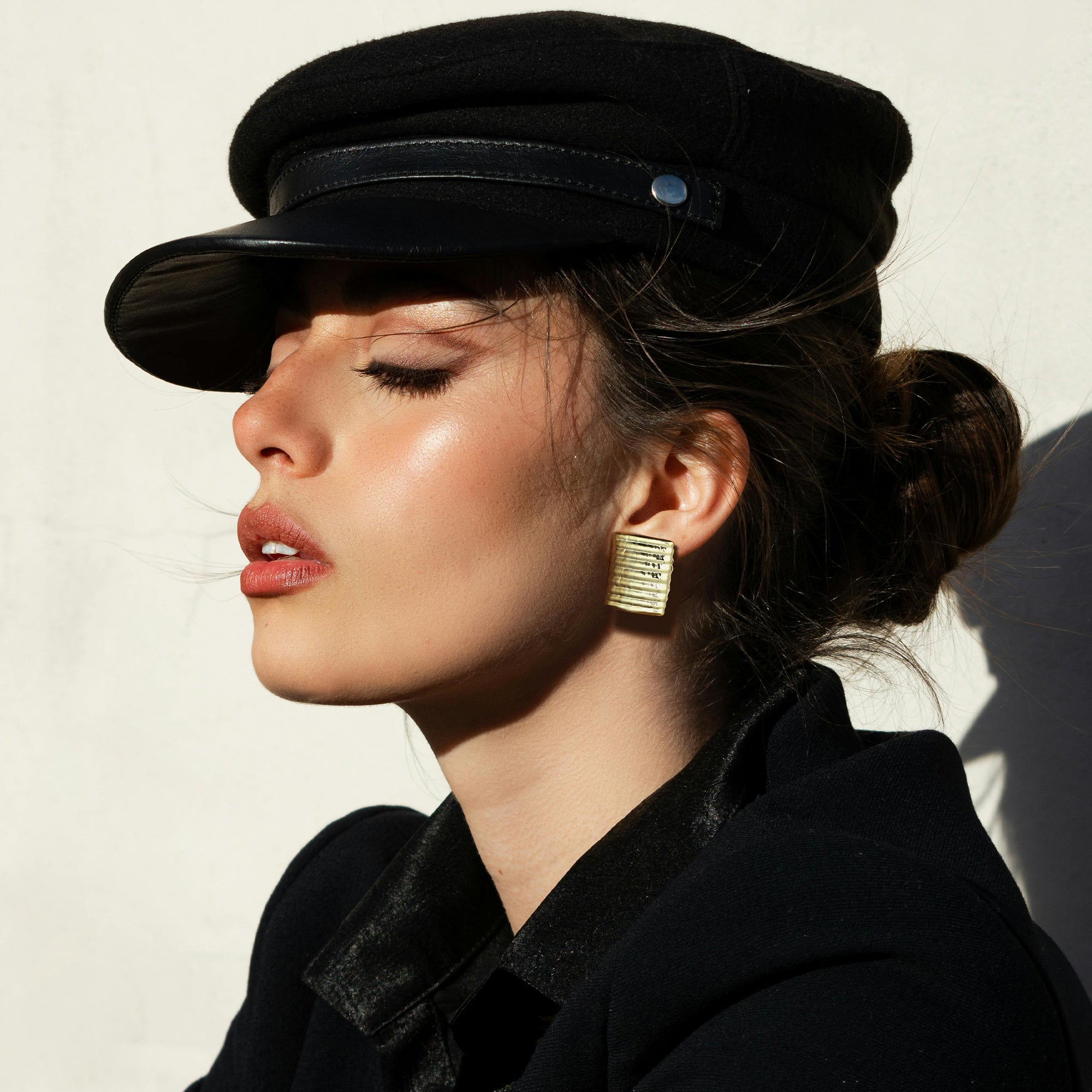Golden, rectangular climbing ladder-shaped earrings