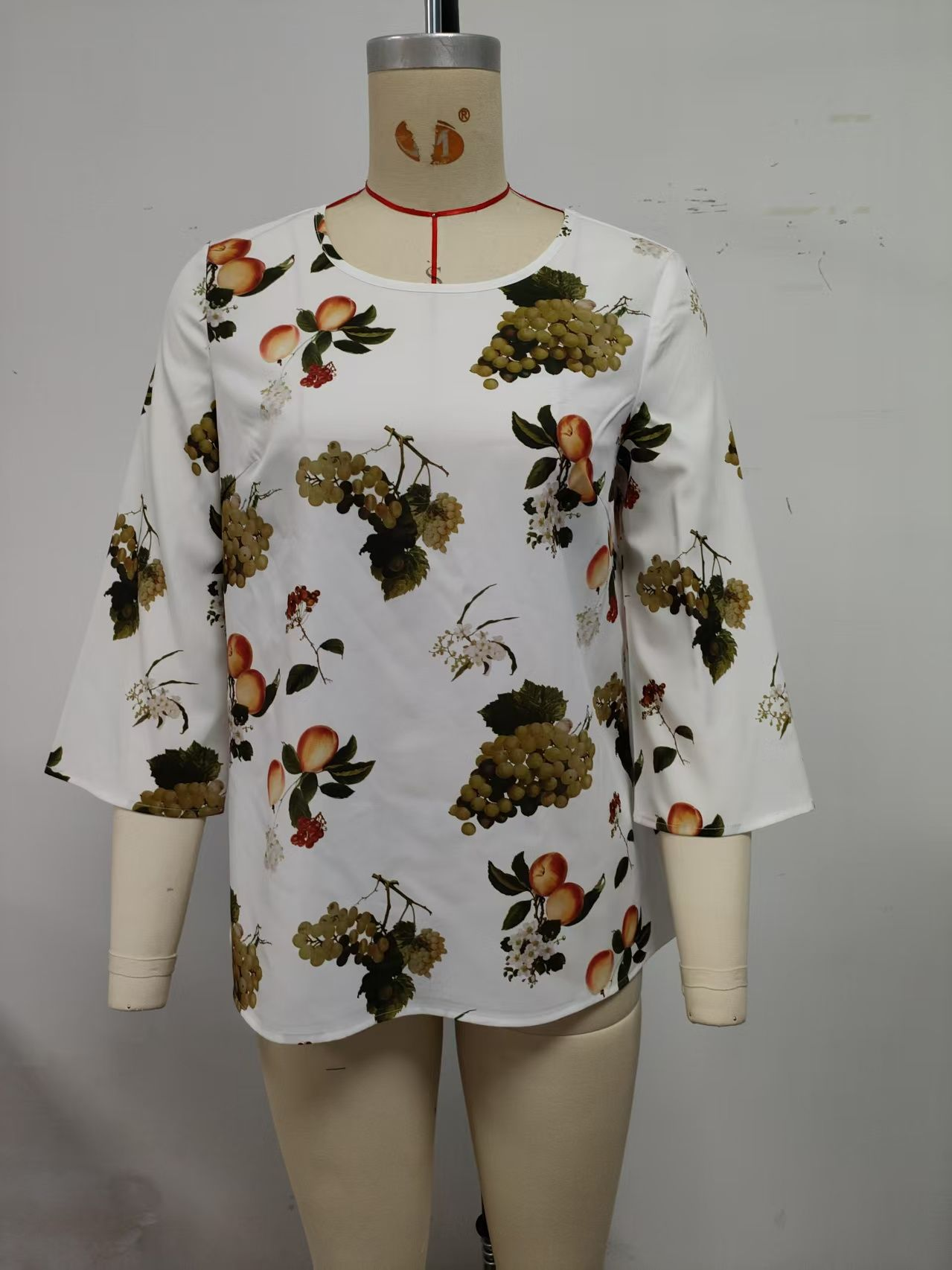 White, loose T-shirt - fruit print