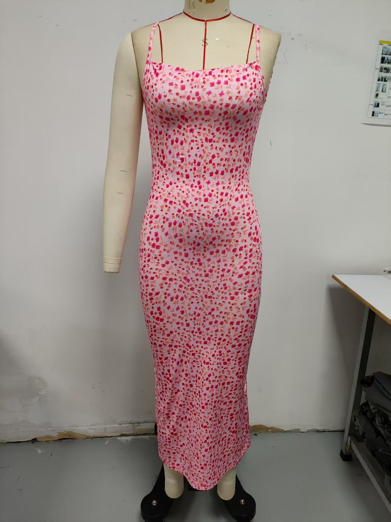 Pink, floral, backless, thin shoulder strap camisole dress, low cut, tight fitting buttocks, skirt length over knees